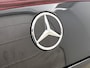 Mercedes-Benz CLA 200 Business Solution Luxury 58 kWh | Advanced Plus pakket | Winterpakket | Rijassistentiepakket Plus | Warmtewerend, donkergetint glas | Massagefunctie | Sierdelen openporig bruin eikenhout met aluminium lijnen | Vast panoramadak |