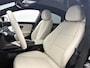 Mercedes-Benz CLA 200 Business Solution Luxury 58 kWh | Advanced Plus pakket | Winterpakket | Rijassistentiepakket Plus | Warmtewerend, donkergetint glas | Massagefunctie | Sierdelen openporig bruin eikenhout met aluminium lijnen | Vast panoramadak |