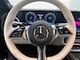 Mercedes-Benz CLA 200 Business Solution Luxury 58 kWh | Advanced Plus pakket | Winterpakket | Rijassistentiepakket Plus | Warmtewerend, donkergetint glas | Massagefunctie | Sierdelen openporig bruin eikenhout met aluminium lijnen | Vast panoramadak |