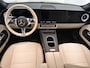 Mercedes-Benz CLA 200 Business Solution Luxury 58 kWh | Advanced Plus pakket | Winterpakket | Rijassistentiepakket Plus | Warmtewerend, donkergetint glas | Massagefunctie | Sierdelen openporig bruin eikenhout met aluminium lijnen | Vast panoramadak |