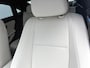 Mercedes-Benz CLA 200 Business Solution Luxury 58 kWh | Advanced Plus pakket | Winterpakket | Rijassistentiepakket Plus | Warmtewerend, donkergetint glas | Massagefunctie | Sierdelen openporig bruin eikenhout met aluminium lijnen | Vast panoramadak |