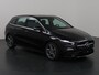 Mercedes-Benz B-klasse 180 Star Edition AMG Line | Trekhaak | Panoramadak-schuifdak | Stuurverwarming | Sfeerverlichting