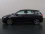 Mercedes-Benz B-klasse 180 Star Edition AMG Line | Trekhaak | Panoramadak-schuifdak | Stuurverwarming | Sfeerverlichting