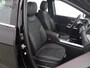 Mercedes-Benz B-klasse 180 Star Edition AMG Line | Trekhaak | Panoramadak-schuifdak | Stuurverwarming | Sfeerverlichting