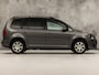 Volkswagen Touran 1.2 TSI Sport 7 Persoons (NAVIGATIE, CLIMATE, GETINT GLAS, SPORTSTOELEN, PARKEERSENSOREN, CRUISE, NIEUWE APK, NIEUWSTAAT)
