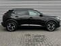 Peugeot e-2008 54KWH 156PK ALLURE AVANTAGE AUTOMAAT / NAVI / LEDER / CLIMA / LED / PDC / 17" LMV / KEYLESS / 360 CAMERA / CRUISECONTROL / 1E EIGENAAR / NIEUWSTAAT !!