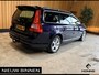 Volvo V70 2.0T Momentum. Cruise-control. leer. Trekhaak. Youngtimer.
