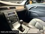 Volvo V70 2.0T Momentum. Cruise-control. leer. Trekhaak. Youngtimer.