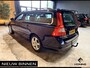 Volvo V70 2.0T Momentum. Cruise-control. leer. Trekhaak. Youngtimer.