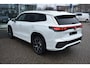 Volkswagen Tayron R-Line Edition | Trekhaak | 'App-Connect' draadloze smartphone integratie | Automatische afstandsregeling (Adaptive Cruise Control) | Buitenspiegels elektrisch instel-, verwarm- en inklapbaar