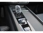 Volvo XC60 T8 Plug-in hybrid AWD Ultra Black Edition 455pk - Luchtvering - Panorama/schuifdak - IntelliSafe Assist & Surround - 360º Camera - Bowers & Wilkins audio - Adaptieve LED koplampen - Verwarmde voorstoelen, stuur & achterbank - Parkeersensoren voor & achter - Elektr. bedienb. voorstoelen met geheugen - Nappaleder - Massagefunctie - Head up display - Draadloze tel. lader - Extra getint glas - Inklapbare trekhaak - 21' LMV