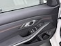 BMW 3-Serie Touring 330e High Executive M Sport interieur | Panoramadak | Trekhaak | HUD | Leder |