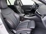 BMW 3-Serie Touring 330e High Executive M Sport interieur | Panoramadak | Trekhaak | HUD | Leder |