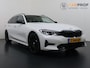 BMW 3-Serie Touring 330e High Executive M Sport interieur | Panoramadak | Trekhaak | HUD | Leder |