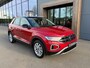 Volkswagen T-Roc 1.5 TSI 150pk DSG Style | Navigatie | Standkachel | Camera | Elek. Achterklep | Dode hoek | 4-Season banden | Rijklaar incl. garantie