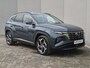 Hyundai Tucson 1.6 T-GDI PHEV Comfort 4WD / Fabrieksgarantie tot 02-2027 / Dealer onderhouden / Stuur- & Stoelverwarming / Trekgewicht 1350 kg / Achteruitrijcamera / Adaptief cruise control / Apple Carplay Android Auto / Draadloze telefoon lader / Keyless Entry/Start /