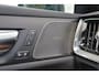 Volvo V60 T6 Recharge AWD Plus Dark - Panorama/schuifdak - IntelliSafe Assist & Surround - 360º Camera - Harman/Kardon audio - Verwarmde voorstoelen, stuur & achterbank - Parkeersensoren voor & achter - Elektr. bedienb. voorstoelen met geheugen - Head up display - Extra getint glas - 19' LMV