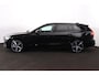 Volvo V60 T6 Recharge AWD Plus Dark - Panorama/schuifdak - IntelliSafe Assist & Surround - 360º Camera - Harman/Kardon audio - Verwarmde voorstoelen, stuur & achterbank - Parkeersensoren voor & achter - Elektr. bedienb. voorstoelen met geheugen - Head up display - Extra getint glas - 19' LMV