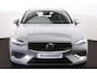 Volvo V60 T6 Recharge AWD Essential Bright - IntelliSafe Assist & Surround - Parkeercamera achter - Verwarmde voorstoelen, stuur & achterbank - Parkeersensoren voor & achter - Inklapbare trekhaak - 18' LMV