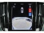 Volvo V60 T6 Recharge AWD Essential Bright - IntelliSafe Assist & Surround - Parkeercamera achter - Verwarmde voorstoelen, stuur & achterbank - Parkeersensoren voor & achter - Inklapbare trekhaak - 18' LMV