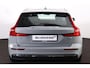 Volvo V60 T6 Recharge AWD Essential Bright - IntelliSafe Assist & Surround - Parkeercamera achter - Verwarmde voorstoelen, stuur & achterbank - Parkeersensoren voor & achter - Inklapbare trekhaak - 18' LMV