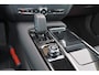 Volvo V60 T6 Recharge AWD Essential Bright - IntelliSafe Assist & Surround - Parkeercamera achter - Verwarmde voorstoelen, stuur & achterbank - Parkeersensoren voor & achter - Inklapbare trekhaak - 18' LMV
