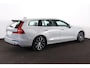 Volvo V60 T6 Recharge AWD Essential Bright - IntelliSafe Assist & Surround - Parkeercamera achter - Verwarmde voorstoelen, stuur & achterbank - Parkeersensoren voor & achter - Inklapbare trekhaak - 18' LMV