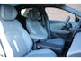 Lynk & Co 02 More | | 360 Graden Camera | Harman Kardon | Panoramadak | Elektrisch bedienbare voorstoelen met geheugen | Keyless Entry | Getint glas | Adaptieve Cruise Control | Dodehoekassistent | Sfeerverlichting | Stuurwielverwarming | Stoelverwarming