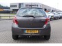 Toyota Yaris 1.3 VVT-i COMFORT 5-DEURS AIRCO TREKHAAK METALLIC-LAK NL-AUTO