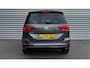 Volkswagen Touran 1.5 TSI 150PK 7-ZITS HIGHLINE BUSINESS R AUTOMAAT / NAVI / LEDER / CLIMA / FULL-LED / PDC / 18" LMV / AFN. TREKHAAK / BLUETOOTH / CRUISECONTROL !!