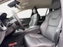 Volvo V60 2.0 T6 Plug-in hybrid AWD Plus Bright Trekhaak elektrisch wegklapbaar | All-Season banden | Apple Carplay/Android Auto|telefoonintegratie premium | Buitenspiegels elektrisch verstel- en verwarmbaar