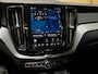 Volvo XC60 2.0 T8 AWD R-DESIGN BLACK-LINE BJ2023 455PK SOH-TEST LUCHTVERING/ PANO/LEDER/H&K/H-UP/360CAM