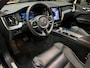 Volvo XC60 2.0 T8 AWD R-DESIGN BLACK-LINE BJ2023 455PK SOH-TEST LUCHTVERING/ PANO/LEDER/H&K/H-UP/360CAM