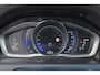 Volvo XC60 T5 R-Design - Panoramisch schuif-/kanteldak - Xenon-koplampen - Adaptive Cruise Control - Parkeerverwarming - Lederen bekleding - Verwarmbare voorstoelen - Elek. bedienbare voorstoelen - Keyless - Parkeersensoren - Parkeercamera - Gelaagde zijruiten - 20' LMV - trekhaak