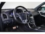 Volvo XC60 T5 R-Design - Panoramisch schuif-/kanteldak - Xenon-koplampen - Adaptive Cruise Control - Parkeerverwarming - Lederen bekleding - Verwarmbare voorstoelen - Elek. bedienbare voorstoelen - Keyless - Parkeersensoren - Parkeercamera - Gelaagde zijruiten - 20' LMV - trekhaak