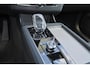 Volvo XC90 T8 Recharge AWD Ultra Dark Exec. Ed. - Luchtvering - Panorama/schuifdak - IntelliSafe Assist & Surround - 360º Camera - Bowers & Wilkins audio - Adaptieve LED koplampen - Verwarmde voorstoelen, stuur & achterbank - Parkeersensoren voor & achter - Elektr. bedienb. voorstoelen met geheugen - Geventileerde voorstoelen - Head up display - Draadloze tel. lader - Extra getint glas - Inklapbare trekhaak - 22' LMV