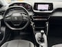 Peugeot 2008 1.2 Benzine 100 Pk. Style * Navigatie * Achteruitrij Parkeer Camera * L.M. Velgen * DAB Radio * Vingerhoets; Vierde Generatie Eersteklas Service. Al meer dan 100 jaar een begrip in de Brabantse Kempen.