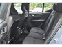 Volvo XC40 T2 Core | Automaat | Parkeer Camera | Navigatie Systeem | Parkeer Assist Front + Rear | All Season banden | Apple Carplay/Android Auto | Climate Control | Cruise Control |