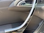 Opel Astra GTC 1.6 Turbo Sport met leer en parkeersensoren en navigatie en bluetooth en cruise controle en airco