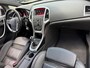Opel Astra GTC 1.6 Turbo Sport met leer en parkeersensoren en navigatie en bluetooth en cruise controle en airco