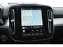 Volvo XC40 211PK Automaat B4 Plus Dark / Trekhaak / Navigatie / Adaptive Cruise / Harman Kardon / Stuur- & Stoelverwarming / Elektrische achterklep / Achteruitrijcamera / Elektrische stoelverst. met geheugen