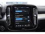 Volvo XC40 211PK Automaat B4 Plus Dark / Trekhaak / Navigatie / Adaptive Cruise / Harman Kardon / Stuur- & Stoelverwarming / Elektrische achterklep / Achteruitrijcamera / Elektrische stoelverst. met geheugen