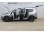 Dacia Jogger 1.0-110pk TCe 110 Extreme+ 7-zitter ! Zeer nette en erg praktische Dacia ! Autm. airco, metallic lak, stoelverwarming, LM wielen+all season banden, cruise control, pdc v+a, dodehoek assistent, camera, navigatie, telefoonvoorb.,  etc.