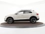 Volkswagen T-Roc 1.5 TSI 150pk DSG Life · Trekhaak · Stoelverwarming · Apple/Android Car Play · Navigatie · 18'' Velgen ·