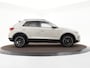 Volkswagen T-Roc 1.5 TSI 150pk DSG Life · Trekhaak · Stoelverwarming · Apple/Android Car Play · Navigatie · 18'' Velgen ·