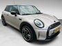 MINI Cooper 3-Deurs 1.5 Camden Edition 136PK 17''DAB/ NAVI/CRUISE/ECC/PDC/CARPLAY/SPORTSTOELEN///