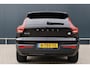 Volvo XC40 Recharge Pro 70 kWh | Full Options | R-design | Pano | Trekhaak | 360 camera | Harman Kardon | 20 inch | Adaptieve cruise | Verwarmd stuurwiel