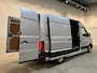 Volkswagen Crafter 35 2.0 TDI L3H3 140 PK Automaat / Euro 6 / Trekhaak 3.000 KG / Airco / Cruise Control / PDC / CarPlay / Navigatie / 3-Zits / 56.200 km !!