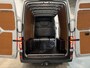 Volkswagen Crafter 35 2.0 TDI L3H3 140 PK Automaat / Euro 6 / Trekhaak 3.000 KG / Airco / Cruise Control / PDC / CarPlay / Navigatie / 3-Zits / 56.200 km !!