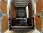 Volkswagen Crafter 35 2.0 TDI L3H3 140 PK Automaat / Euro 6 / Trekhaak 3.000 KG / Airco / Cruise Control / PDC / CarPlay / Navigatie / 3-Zits / 56.200 km !!